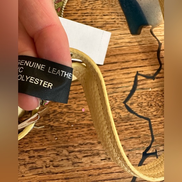 Max Studio Light Butter Yellow Shoulder Handbag Paisley Interior - Picture 4 of 9